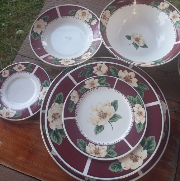 Sweet Magnolia China Set 48pc - Picture 3 of 4